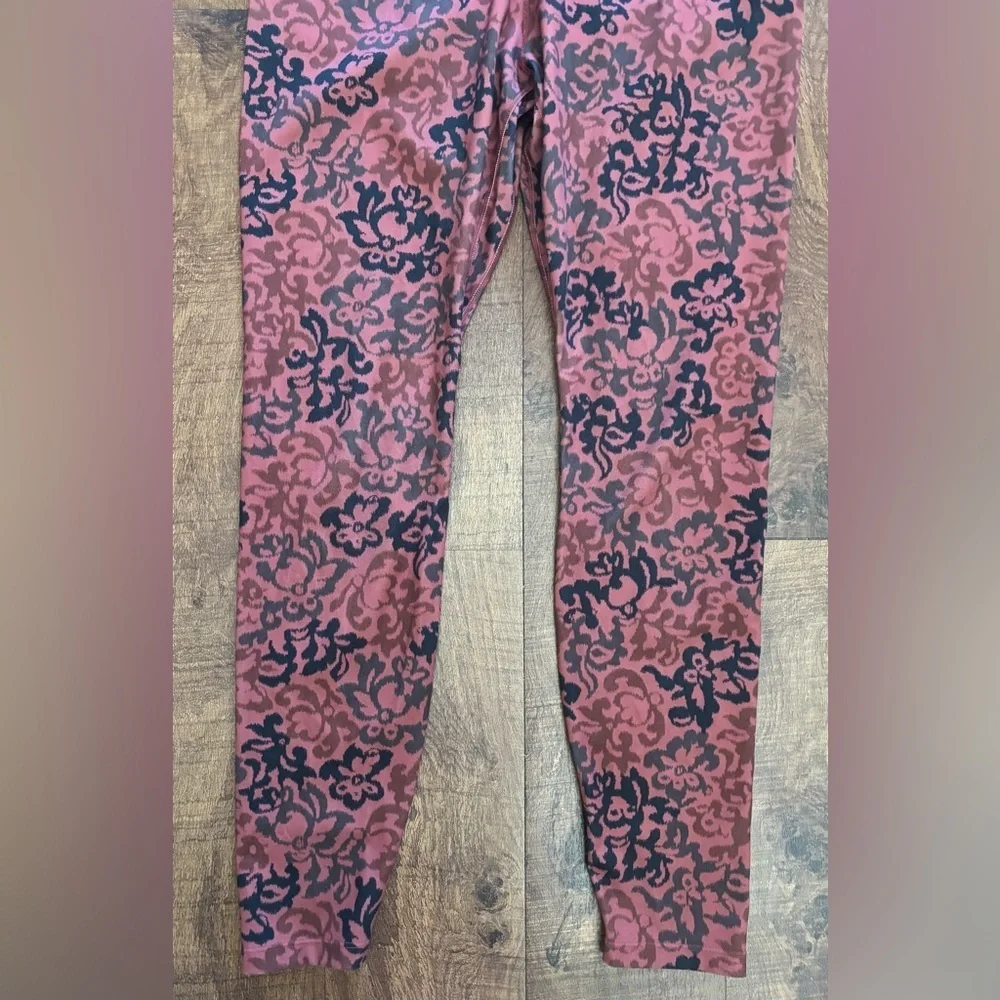 Nike drifit women’s activewear leggings sz large printed
